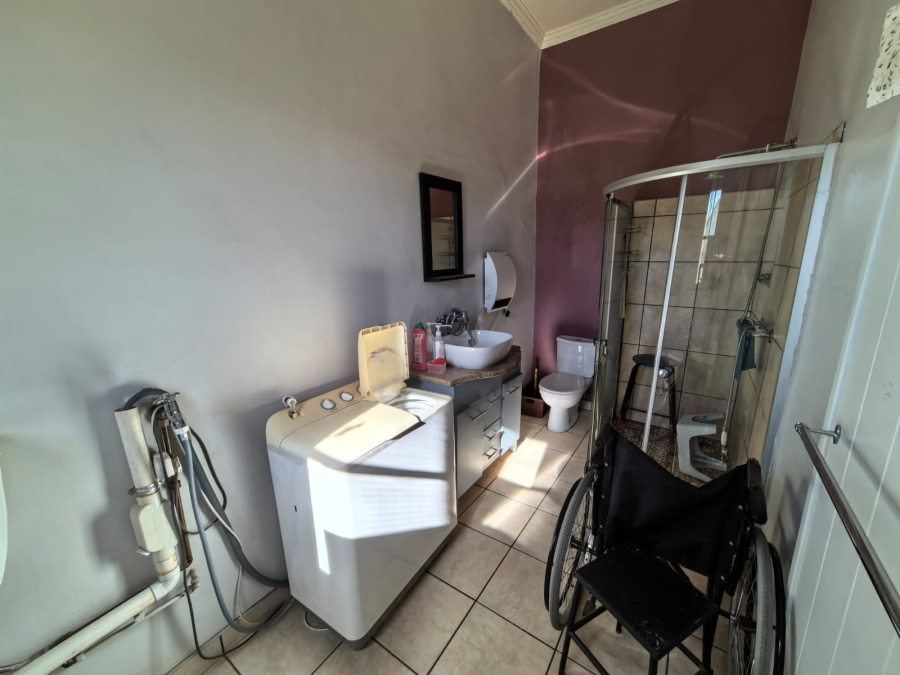 6 Bedroom Property for Sale in Parys Free State